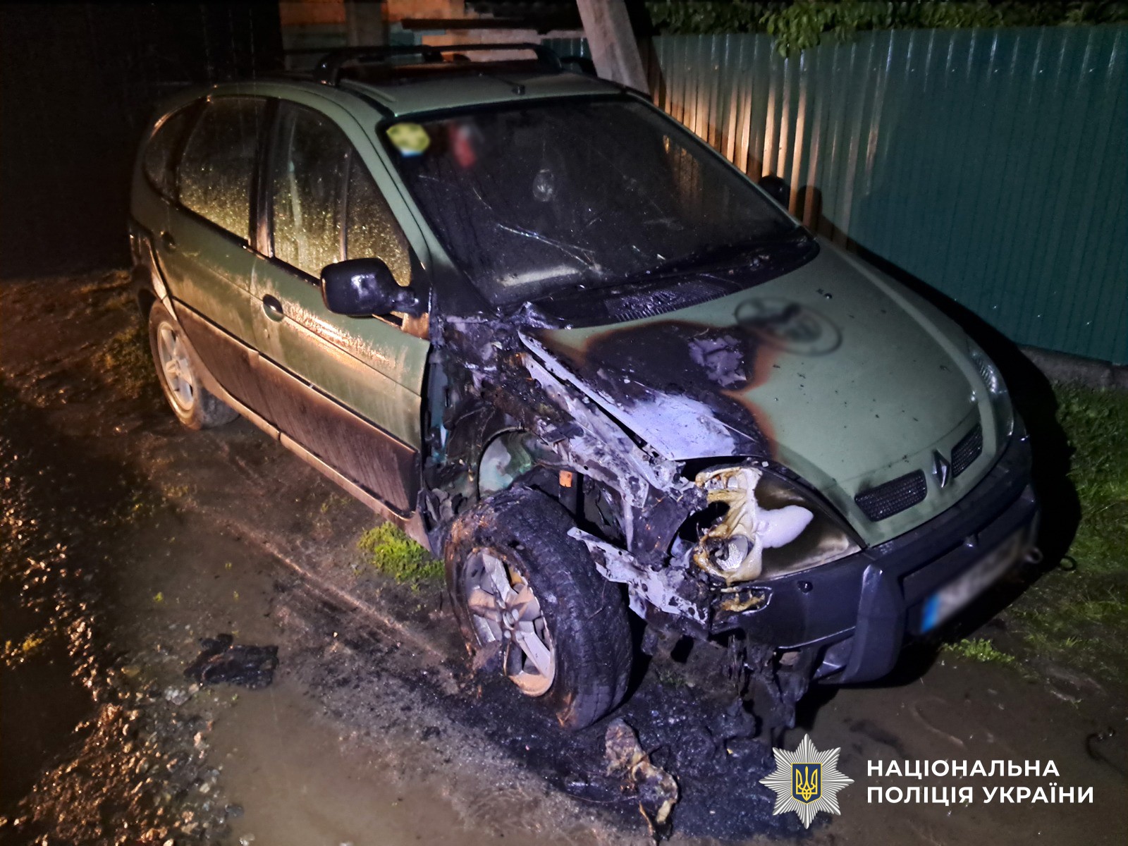 У Бердичеві невідомі підпалили дві автівки військових: їх розшукують