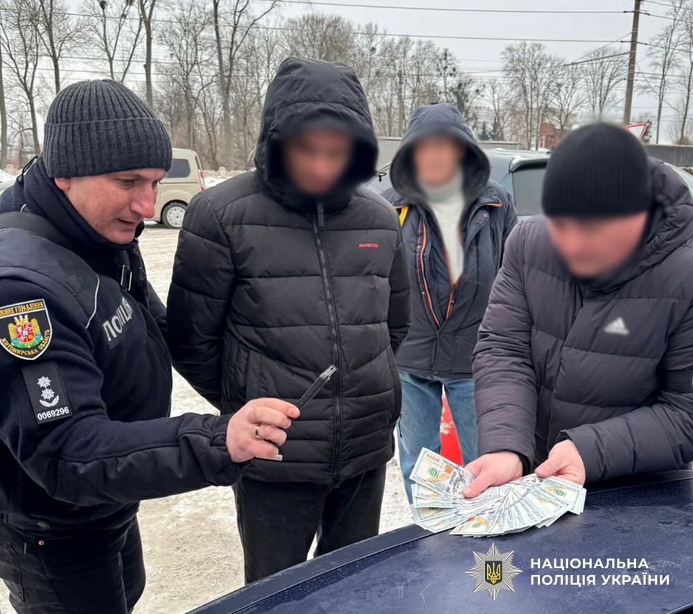 У Житомирі викрито двох чоловіків, які за 10 тис. доларів США обіцяли допомогти у встановленні групи інвалідності для виїзду за кордон