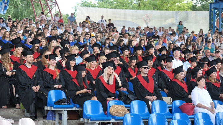 У Житомирській «Ракушці» урочистості: майже 400 випускників ЖМІ отримали дипломи