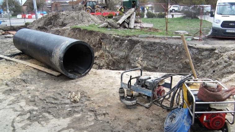 У Житомирі завершують роботи з монтажу нового водопроводу