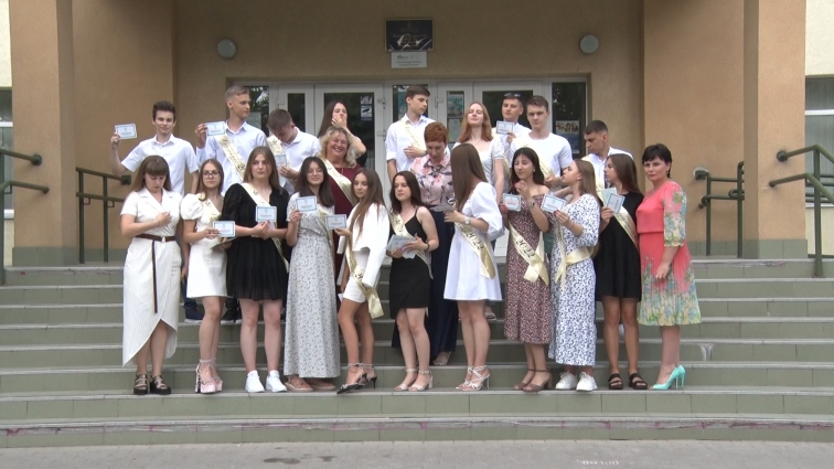 У Житомирі випускники відмовилися від гучного гуляння, аби допомогти ЗСУ