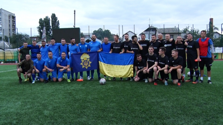 У Житомирі відбувся благодійний матч між волонтерами та Національної гвардією (ВІДЕО)