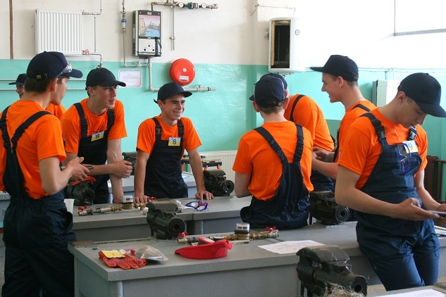 На Житомирщині подали заяви на вступ на здобуття професійно-технічної освіти близько 1300 абітурієнтів, найпопулярнішими є професії тракторист-машиніст, електрогазозварник, кухар