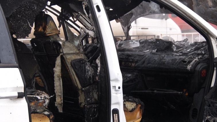 У Житомирі пообіді загорівся легковик поблизу АЗС: подробиці (ВІДЕО)