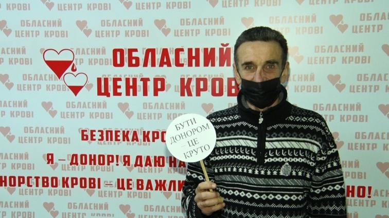 Житомирянин Сергій Ващенко за 28 років здав понад 100 літрів крові
