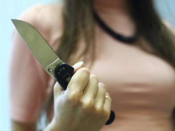 У Ярунській громаді дочка вдарила 67-річну матір ножем, жінку прооперували