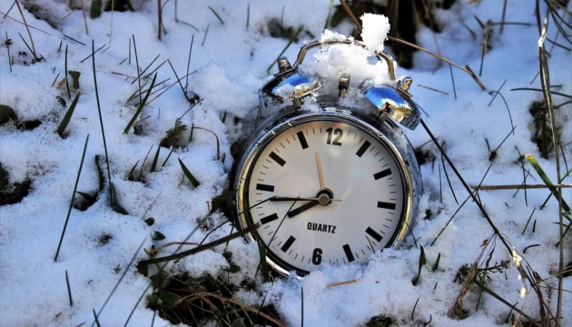 Цими вихідними — перехід на зимовий час в Україні