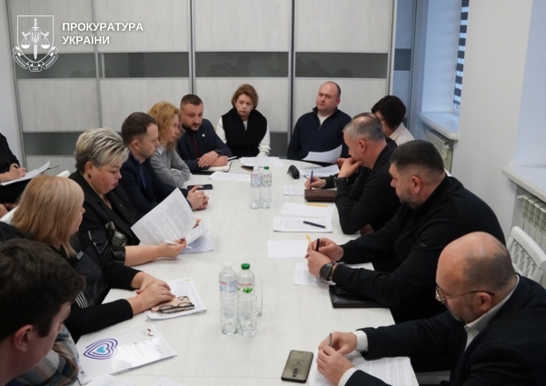 У Житомирській обласній прокуратурі пройшла зустріч щодо забезпечення прав дітей, які опинилися у складних життєвих обставинах