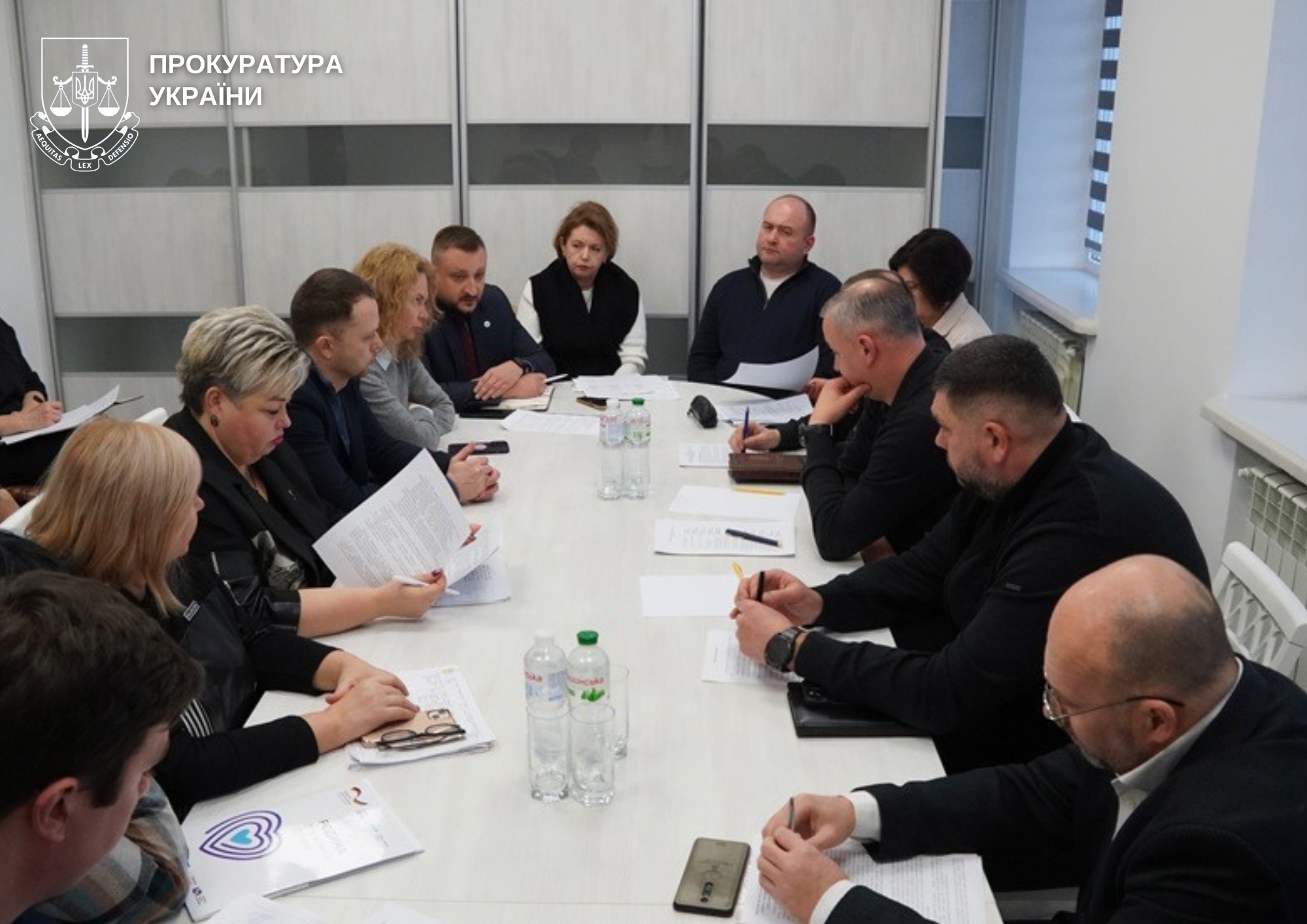 У Житомирській обласній прокуратурі пройшла зустріч щодо забезпечення прав дітей, які опинилися у складних життєвих обставинах